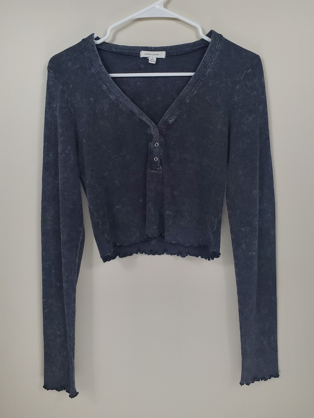 Stitch & Pine Size L Black Faded Long Sleeve Crop Top Shirt